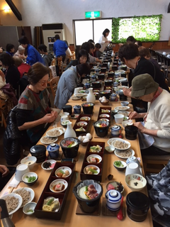 写真:城山ガーデン 食事風景